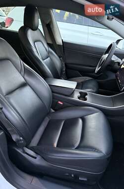 Седан Tesla Model 3 2020 в 