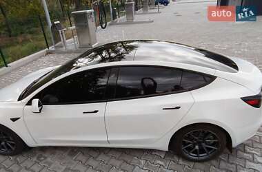 Седан Tesla Model 3 2020 в 
