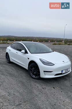 Седан Tesla Model 3 2021 в 