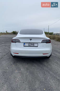 Седан Tesla Model 3 2021 в 