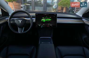 Седан Tesla Model 3 2022 в 
