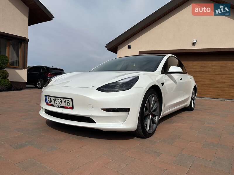 Седан Tesla Model 3 2021 в Черкассах