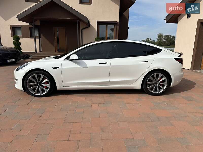 Седан Tesla Model 3 2021 в Черкассах
