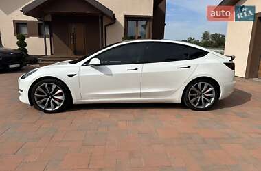 Седан Tesla Model 3 2021 в 