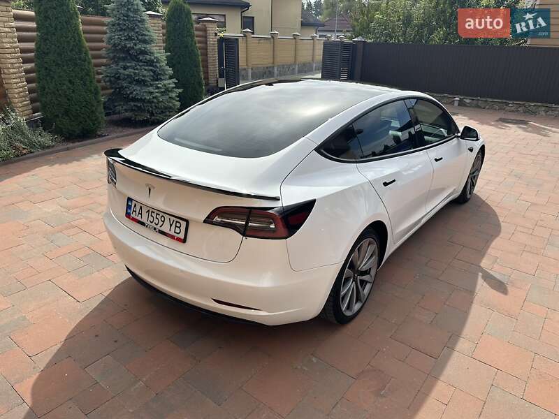 Седан Tesla Model 3 2021 в Черкассах