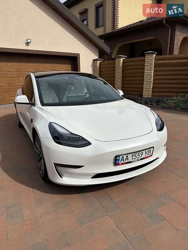 Седан Tesla Model 3 2021 в Черкассах