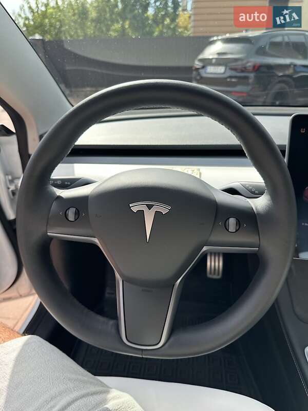 Седан Tesla Model 3 2021 в Черкассах