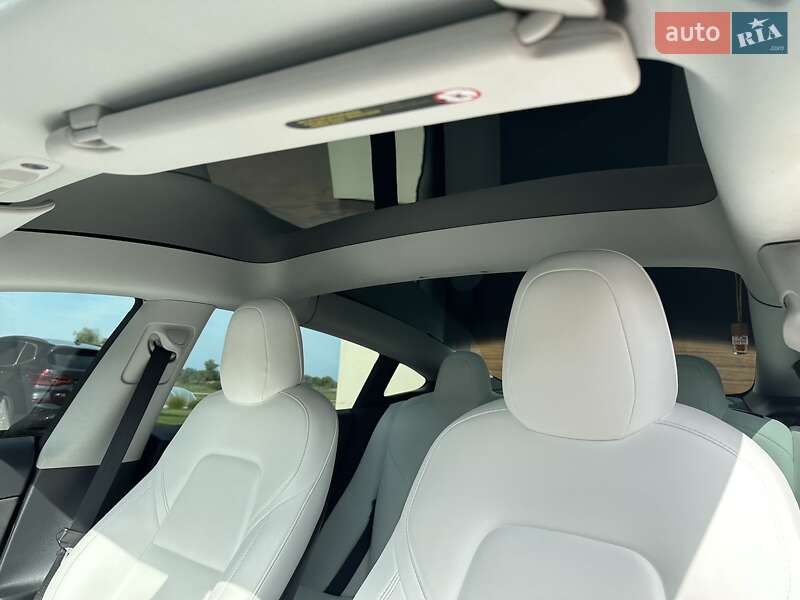 Седан Tesla Model 3 2021 в Черкассах