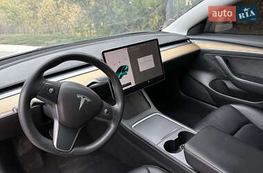 Седан Tesla Model 3 2021 в 