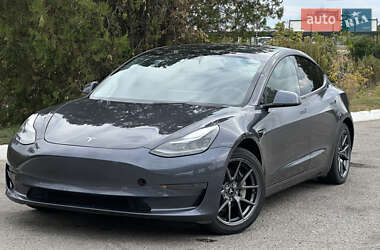 Седан Tesla Model 3 2021 в 
