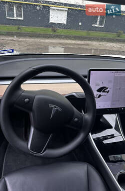 Седан Tesla Model 3 2020 в 