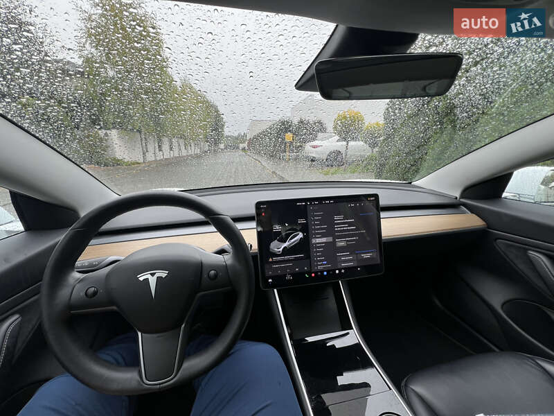 Седан Tesla Model 3 2019 в Киеве
