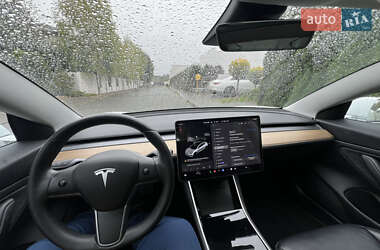 Седан Tesla Model 3 2019 в 