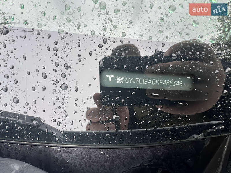 Седан Tesla Model 3 2019 в Киеве