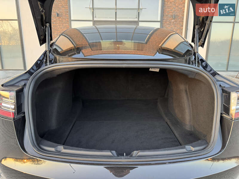 Седан Tesla Model 3 2019 в Тернополі фото 46 Седан Tesla Model 3 2019 в Тернополі