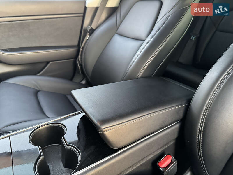 Седан Tesla Model 3 2019 в Тернополі фото 73 Седан Tesla Model 3 2019 в Тернополі