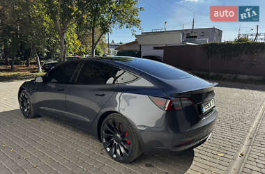 Седан Tesla Model 3 2023 в 