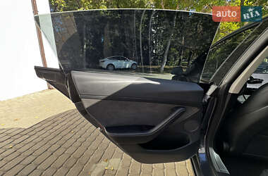 Седан Tesla Model 3 2023 в 