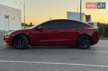 Седан Tesla Model 3 2022 в 