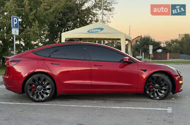 Седан Tesla Model 3 2022 в 