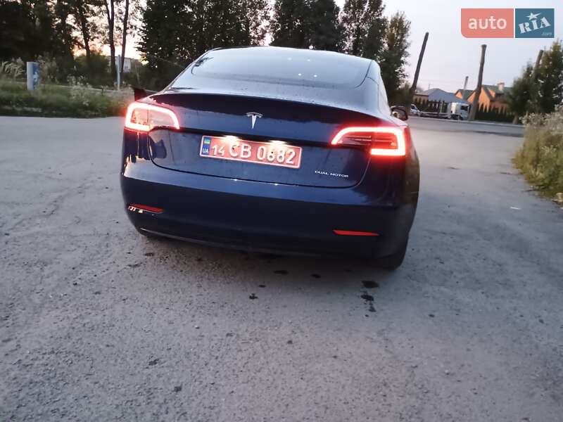 Седан Tesla Model 3 2022 в Самборі