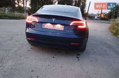 Седан Tesla Model 3 2022 в 