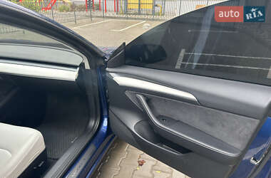 Седан Tesla Model 3 2021 в 
