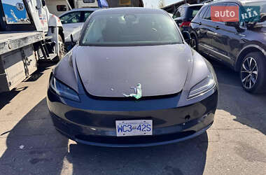 Седан Tesla Model 3 2024 в 
