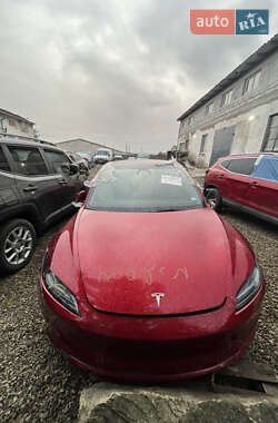 Седан Tesla Model 3 2025 в 