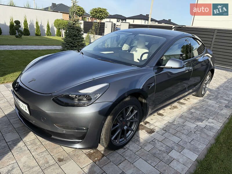Tesla Model 3 2022