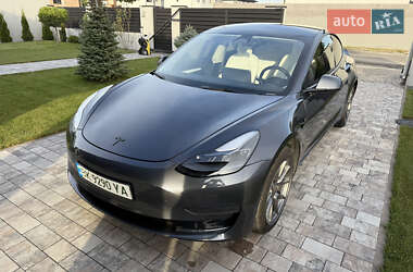 Седан Tesla Model 3 2022 в 
