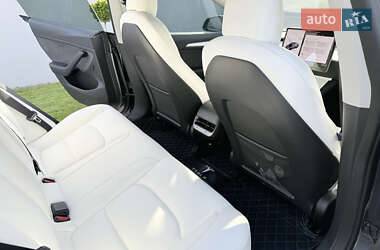 Седан Tesla Model 3 2022 в 