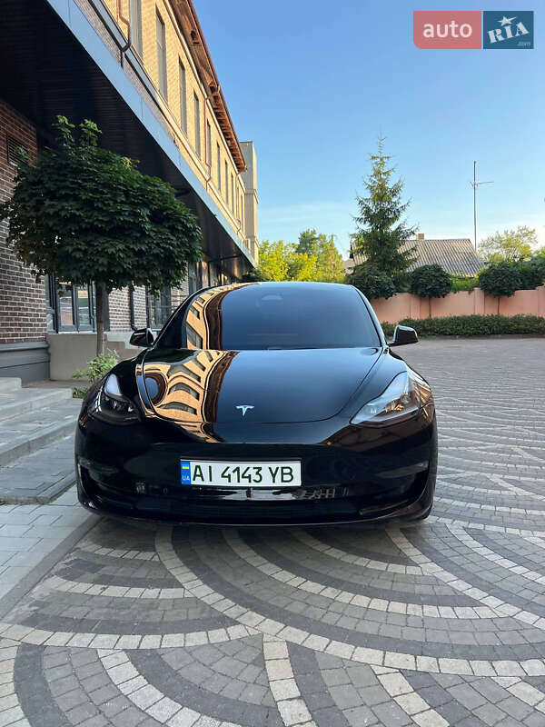 Седан Tesla Model 3 2021 в Ирпене