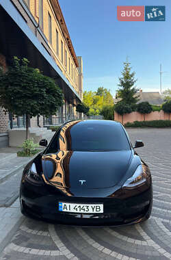 Седан Tesla Model 3 2021 в 