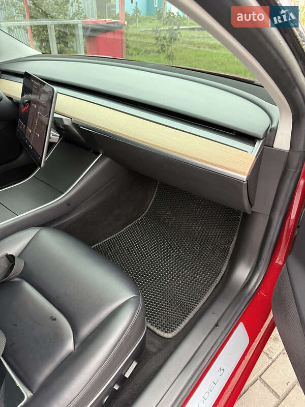 Седан Tesla Model 3 2018 в Вінниці