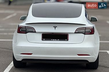 Седан Tesla Model 3 2021 в Ровно