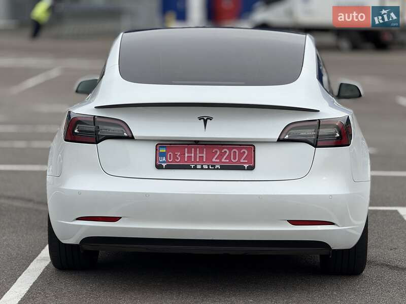 Седан Tesla Model 3 2021 в Рівному