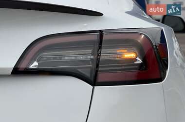 Седан Tesla Model 3 2021 в Ровно
