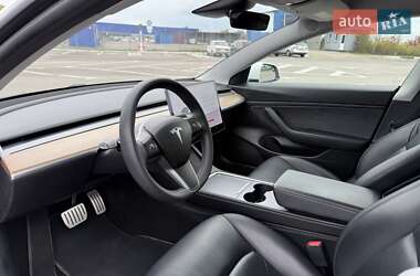 Седан Tesla Model 3 2021 в Ровно