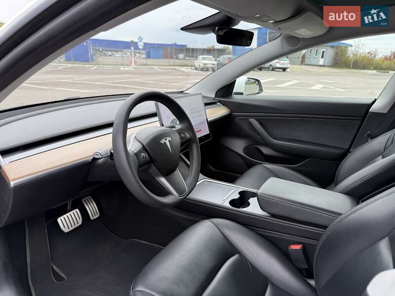 Седан Tesla Model 3 2021 в Рівному