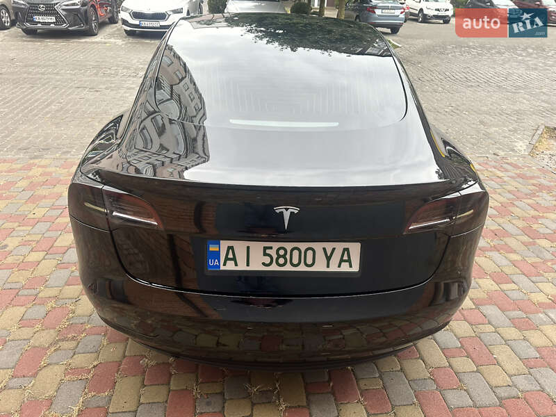 Седан Tesla Model 3 2022 в Ірпені