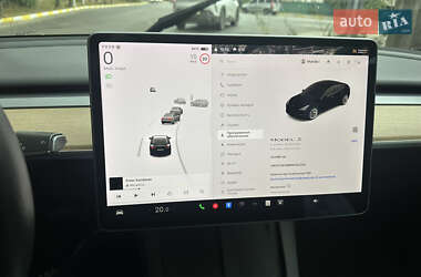 Седан Tesla Model 3 2022 в 