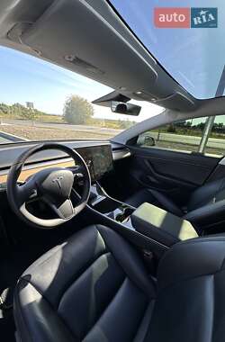 Седан Tesla Model 3 2020 в 