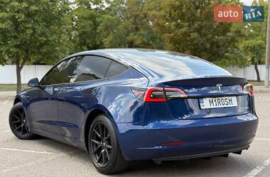 Седан Tesla Model 3 2021 в 