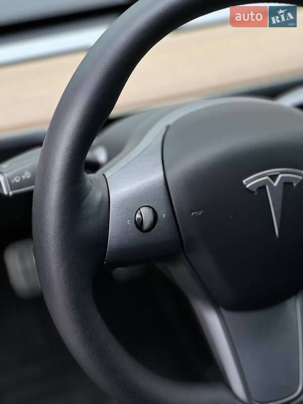 Седан Tesla Model 3 2021 в Киеве