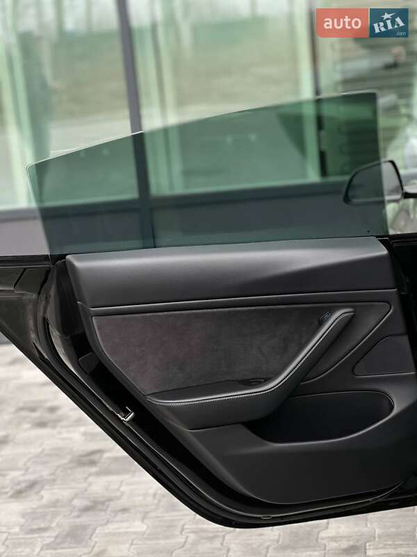 Седан Tesla Model 3 2021 в Киеве