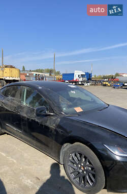 Седан Tesla Model 3 2024 в 