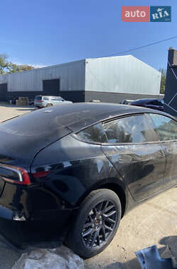 Седан Tesla Model 3 2024 в 