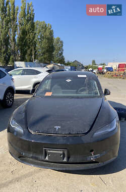 Седан Tesla Model 3 2024 в 
