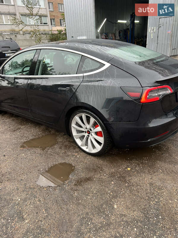 Седан Tesla Model 3 2018 в Черкассах